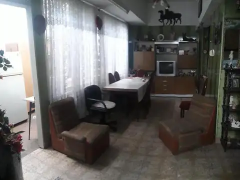 Casa en Venta con 3 cocheras