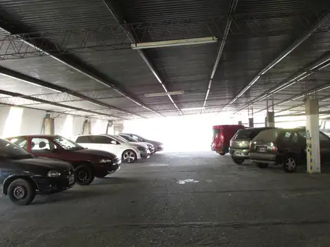 Estacionamiento 3 Plantas Lote de 1200m2 en Venta - Moron Centro