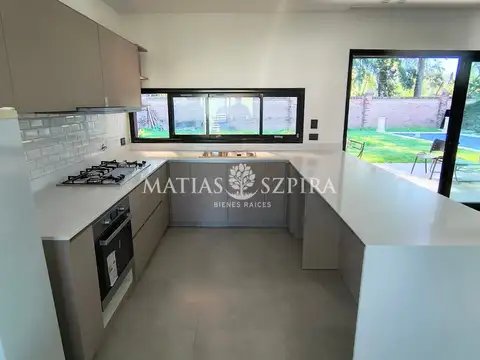 Casa 5 ambientes con 3 baños