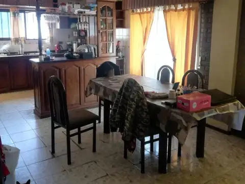 CASA 4 AMBIENTES CON GALPON  - ACEPTA PERMUTA