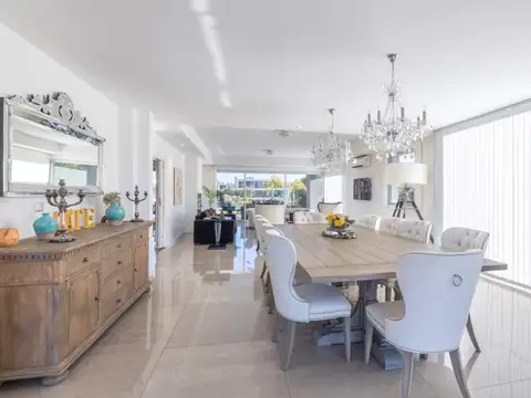 Casa en Venta en Albanueva, USD 1.995.000