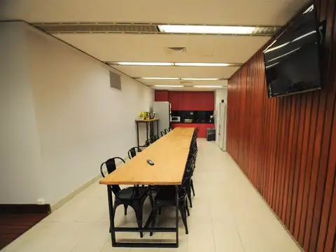 Oficina en Alquiler con 6 cocheras