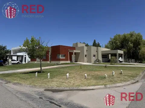 Vende Casa con pileta en Barrio Privado Los Olivos