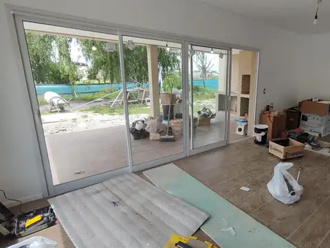 Casa 4 ambientes con 3 baños