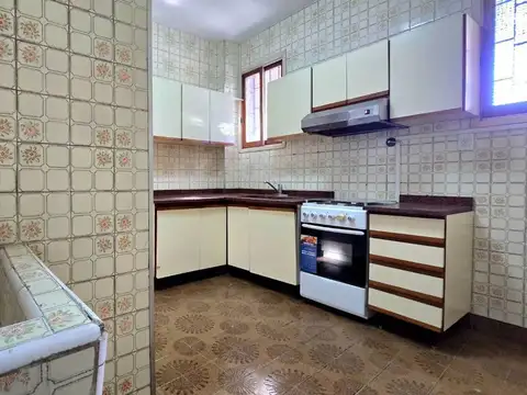 Departamento 3 ambientes con patio en Flores