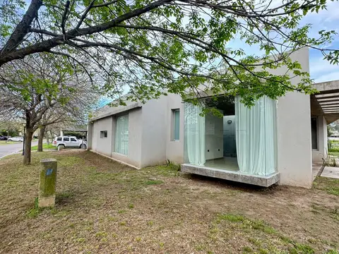 Casa en Alquiler en Haras Santa Maria, USD 1.500