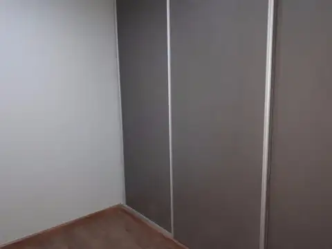 Casa en Alquiler con 4 cocheras