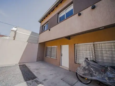 VENTA CASA MUNRO 5 AMBIENTES-PERMUTA