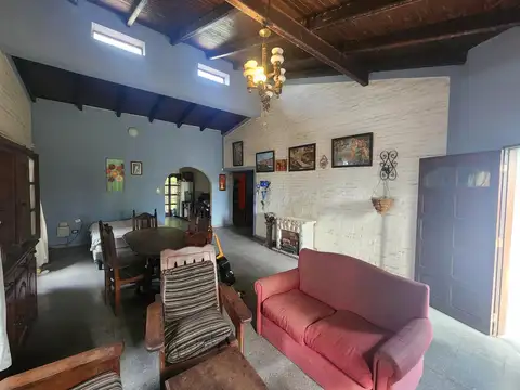Casa 6 ambientes con 1 baño