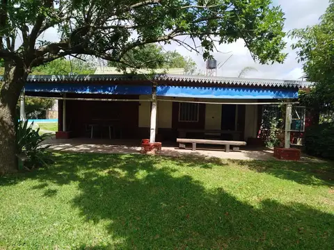 VENTA/PERMUTA - CASA DOS DORMITORIOS MÁS COMODÍN CON PILETA - ANDINO.