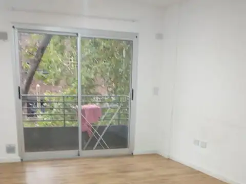 Castellanos 400, Piso 2