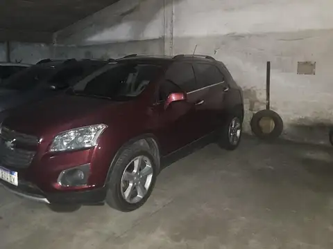 Cochera en  Laprida  al 1300, planta baja muy comoda, frente colegi Cristo Rey.