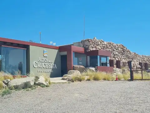 VENTA HERMOSA CASA EN ALTOS DE LA CRUCESITA