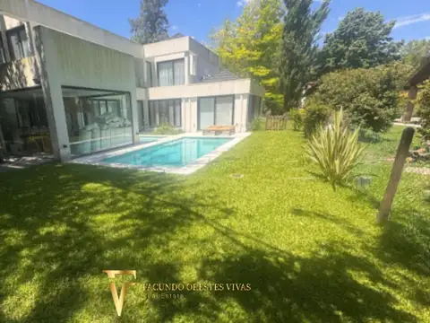 VENTA- CASA - OCHO  AMBIENTES - PISCINA - QUINCHO - COCHERA - BARRIO PRIVADO SAINT THOMAS - CANNING