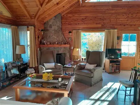 Casa en Venta con 3 cocheras