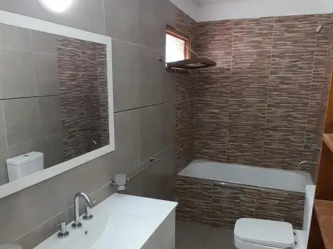 Depto Tipo Casa en Alquiler con 1 cocheras