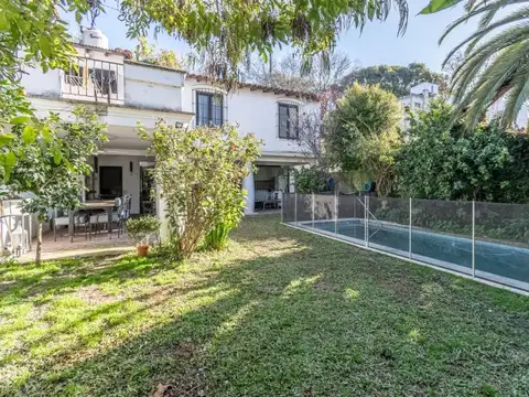 Casa en Venta con 2 cocheras