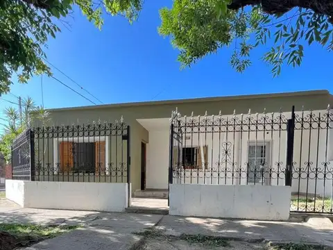 VENTA CASA 3 DORMITORIOS Y DPTO SARGENTO CABRAL