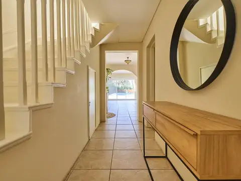 Casa 4 ambientes con 4 baños