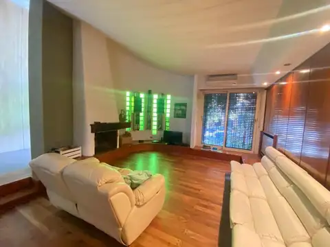 Casa 5 ambientes con 4 baños