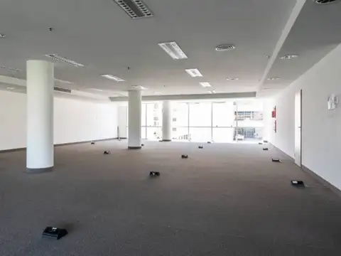 Oficina en Alquiler al Norte