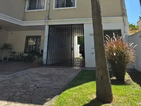 Depto Tipo Casa en Venta en Tigre Centro, USD 220.000