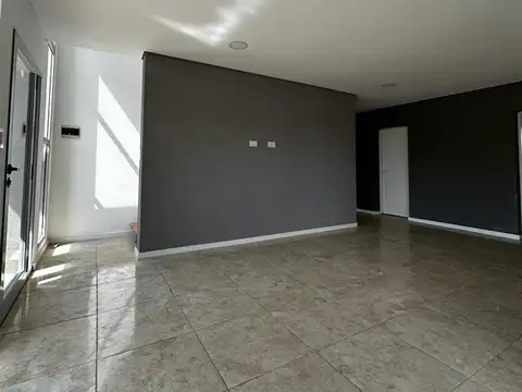 Casa 3 ambientes con 2 baños