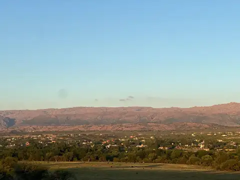 Chacra de 1 Ha en Nono, Metros del Río con Vistas Únicas