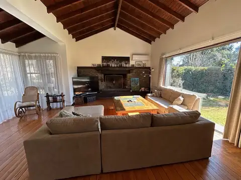 Casa en Venta en Abril Club De Campo, USD 598.000