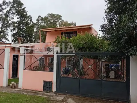 Casa en Venta con 2 cocheras
