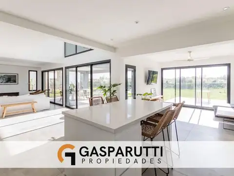 Casa 4 ambientes con 3 baños