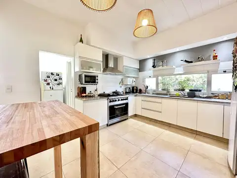 Casa 5 ambientes con 2 baños