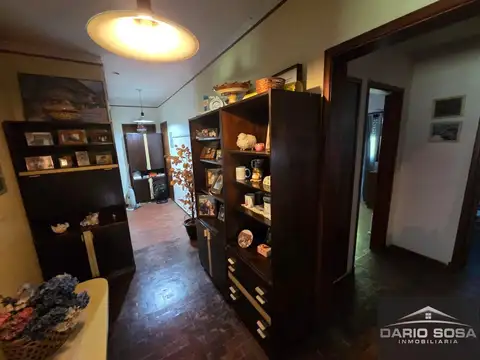 Casa 9 ambientes con 2 baños