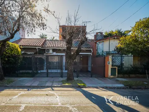 Casa en Venta con 2 cocheras