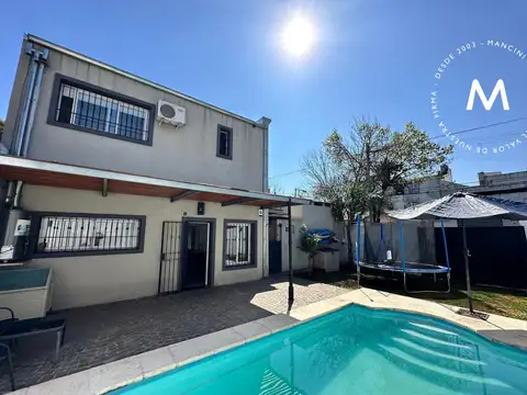 Casa en venta de 4 ambientes con piscina y cocheras - Villa Ballester