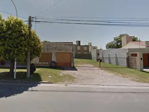 Local con gran terreno, salida a dos calles