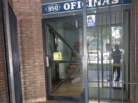 Oficina 6 ambientes con 2 baños