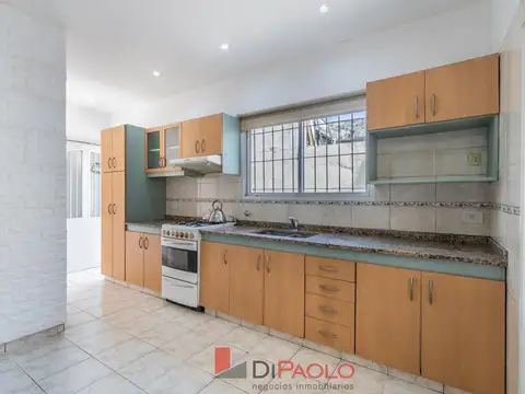 Casa 4 ambientes con 2 baños