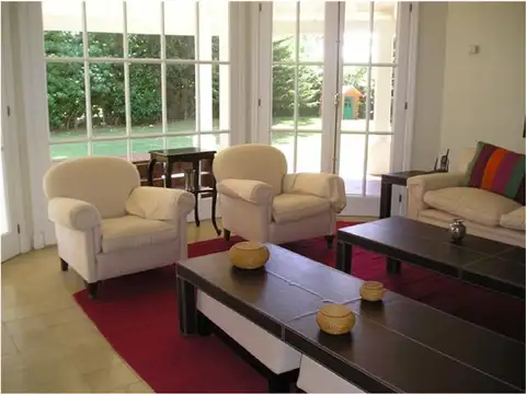 Casa 5 ambientes con 4 baños