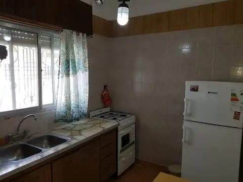 CASA CON 4 DORMITORIOS + GARAGE  