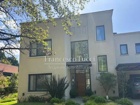 Casa en alquiler 5 ambientes con pileta en La Tradición