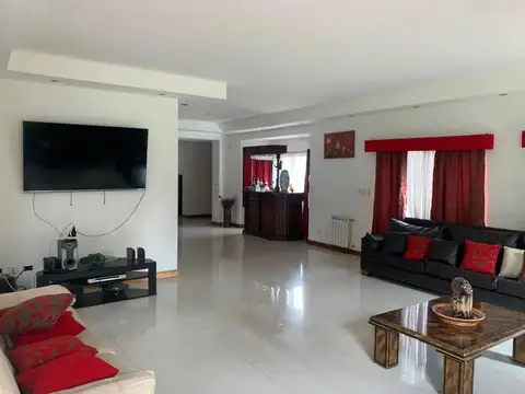 IMPONENTE CASA EN VENTA EN MAPUCHE C.C. PILAR