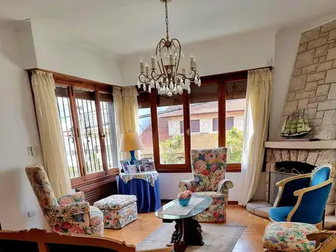 Casa 5 ambientes con 2 baños