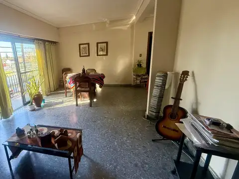 Depto Tipo Casa 4 ambientes con 2 baños