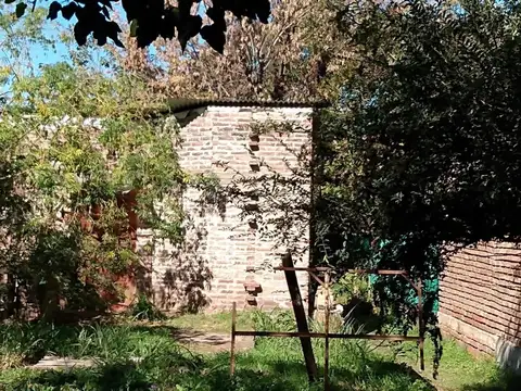 TERRENO URBANO CON CASA A TERMINAR