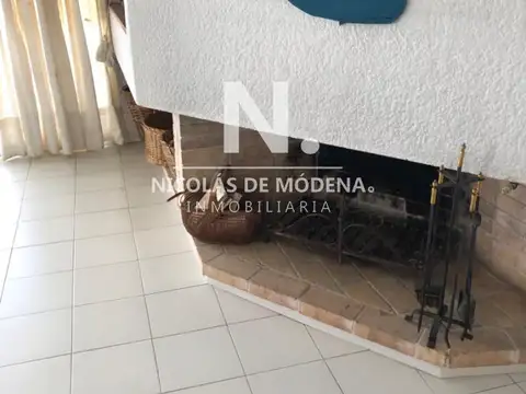 Espectacular apartamento en venta, planta muy amplia de 3 dormitorios más dependencia. Vista al mar en Playa Mansa, Punta del Este