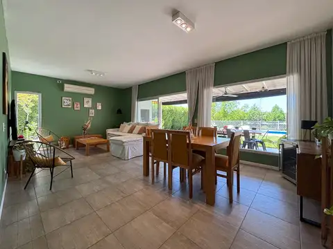 Venta casa al lago · 3 dormitorios · Pileta y parrilla · Cantón Islas