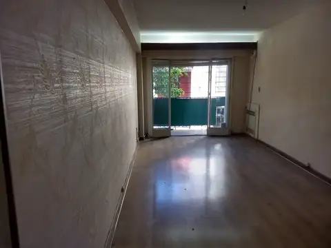 EXCELENTE SEMIPISO A MTS. DE AV. RIVADAVIA