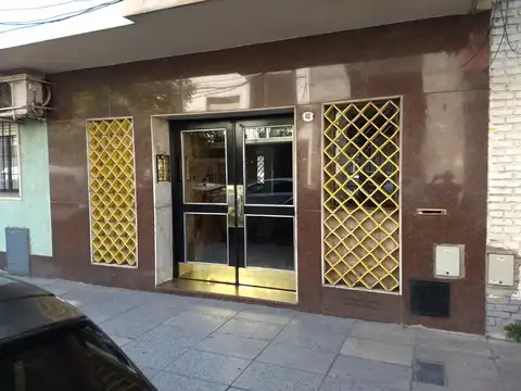 EXCELENTE SEMIPISO A MTS. DE AV. RIVADAVIA