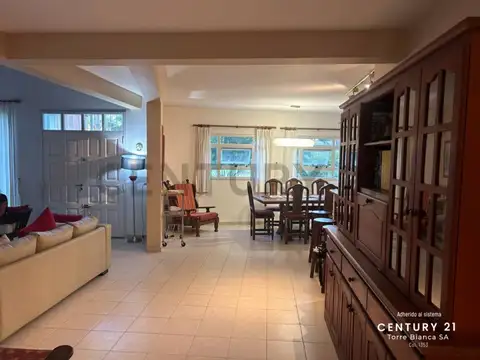 Casa 4 ambientes con 3 baños